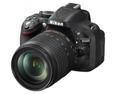 D5200 + 18-105 AF-S DX VR NIKON